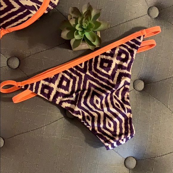 Victoria’s Secret Cheeky Swimsuit Bottoms XS - Picture 2 of 3